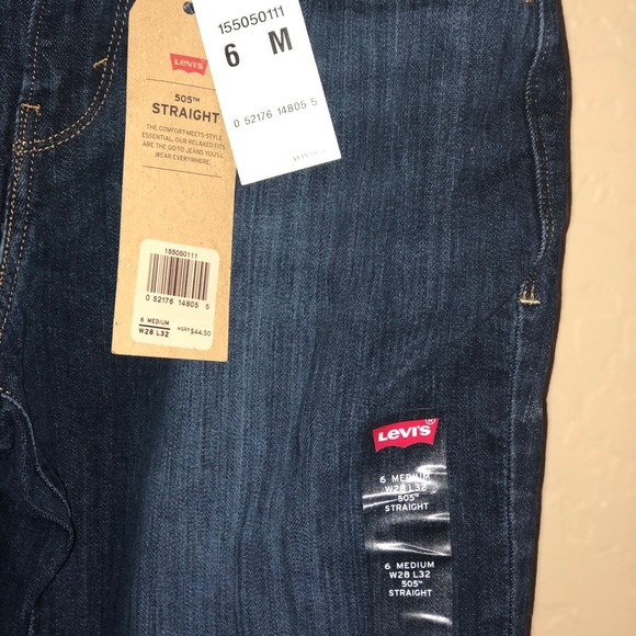 NWT- Women’s Blue Straight Leg Levi’s Jeans - Picture 3 of 6